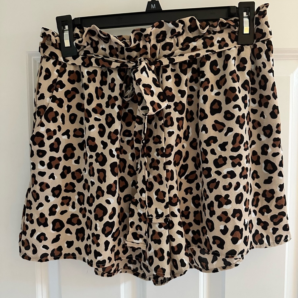 Altar’d State Leopard Print Paper Bag Shorts sz. L